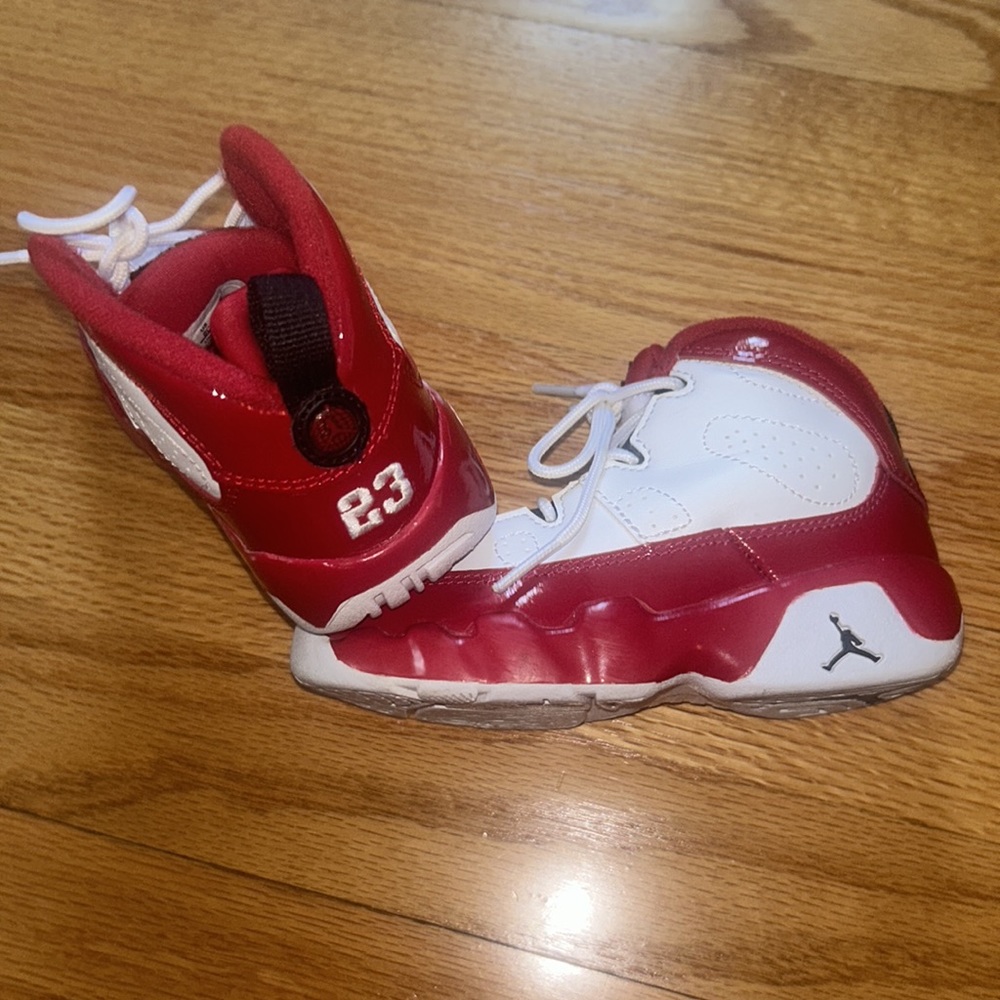 LIKE NEW: Air Jordan 11 Retro with patent leather cherry soles